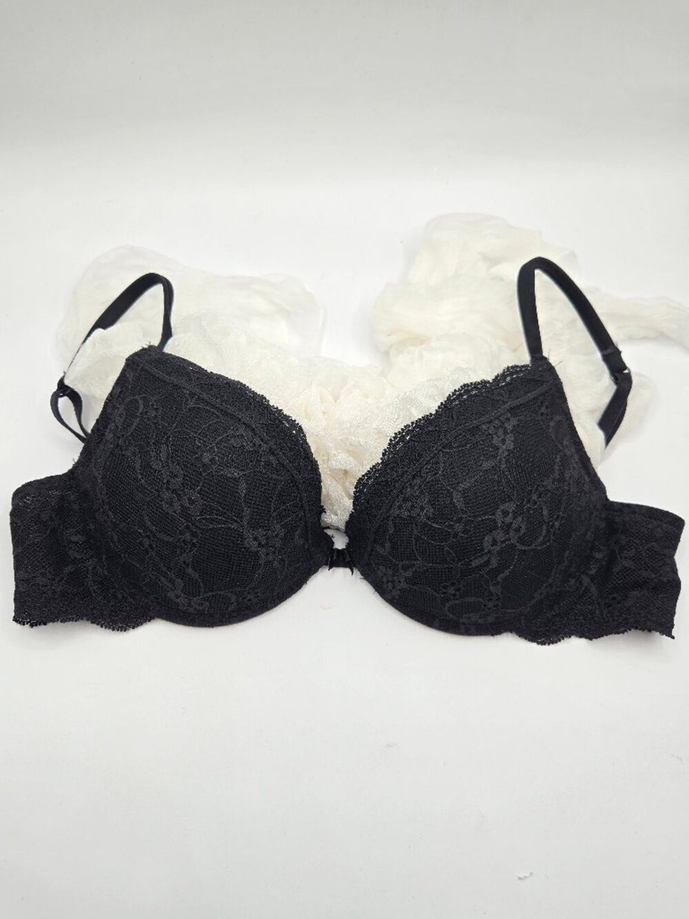 Intimissimi Black Lace Bra Front Close NWT Scalloped Trim